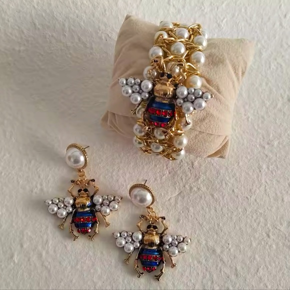 Vintage Honeybee Elegant Gold Pearl Adjustable Elastic Bee Bracelet Earrings - Picture 1 of 4